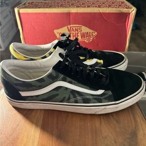 Size 13 men’s Vans Tie dye old skool